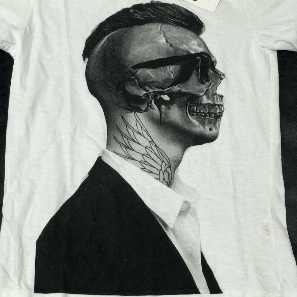 Shirt with cool artwork - Picture 3 of 3